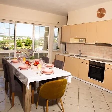 Theodore Seaview Apartman
