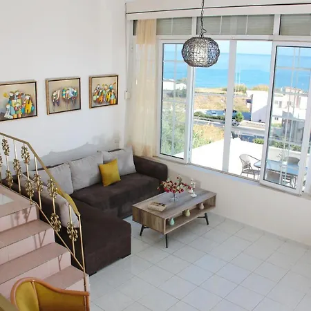 Theodore Seaview Apartman *