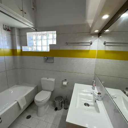 Theodore Seaview Apartman Szfáka