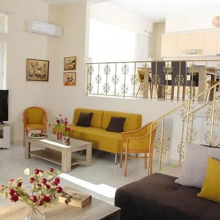Theodore Seaview Apartment *